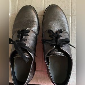 Ecco Women’s Silver Shoes sz 40 (8)